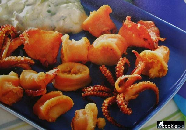 Жареные кальмары с соусом цацики