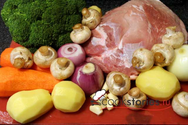 Свинина печёная в духовке с брокколи и грибами