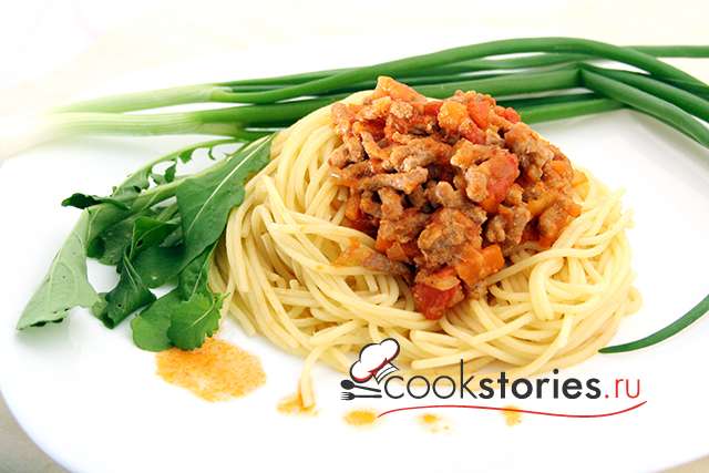 Паста спагетти с соусом болоньезе