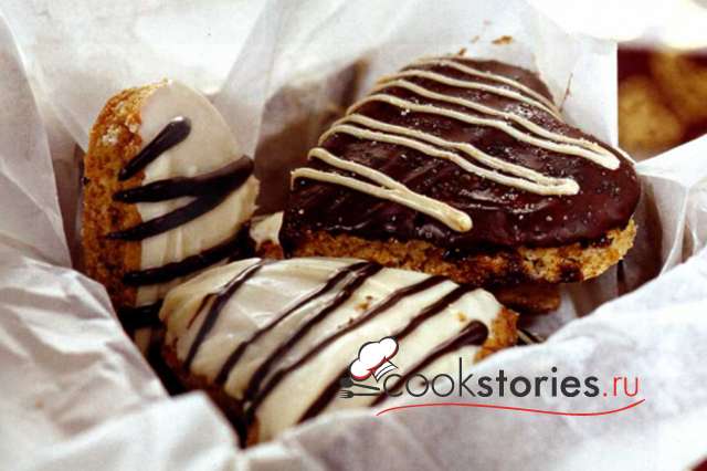 Домашнее шоколадное печенье в виде сердечек