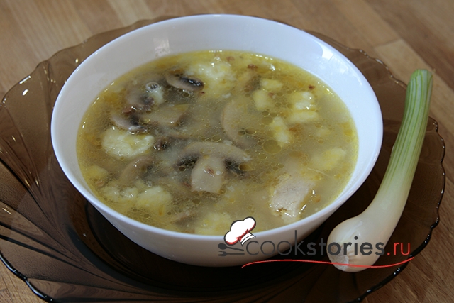 Суп с картофельными клёцками, грибами и гречкой